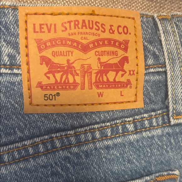 Levi’s Distressed Denim Shorts Size 29 Button Fly Cutoff Jean Shorts - Picture 4 of 5